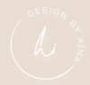 Design by Aïna avec les lettres hi en écriture manuscrite sur fond beige