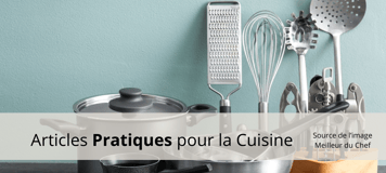 Ustensiles de cuisine pratiques alignés sur un comptoir, incluant des casseroles, fouets, râpe, louches et pinces, avec un fond vert pastel – Source : Meilleur du Chef