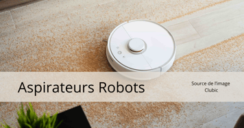 Aspirateur robot blanc en fonctionnement sur un plancher, aspirant des débris — image source Clubic