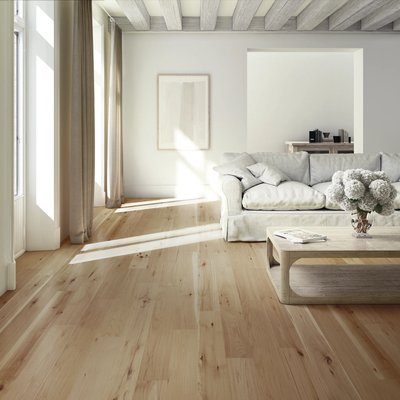 Plancher de bois franc hickory couleur Hush de la collection ATMOSPHERE avec fini Authentic Mat de Plancher 2000, dans un salon lumineux au décor scandinave
