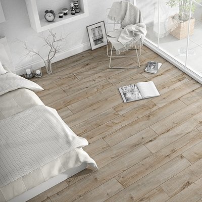 Plancher stratifié effet bois naturel Meric de la collection Authentic Surface AC4 chez Plancher 2000, dans une chambre à coucher lumineuse et moderne
