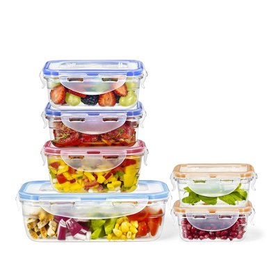 Ensemble de contenants alimentaires en tritan transparents avec couvercles colorés LockNLock de Starfrit, remplis de fruits et légumes frais – 12 pièces, chez Linen Chest