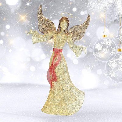 Décoration extérieure de Noël représentant un ange lumineux doré avec une ceinture et un ruban rouge, des ailes scintillantes et une auréole, sur un fond hivernal orné de flocons et de boules de Noël transparentes - Amazon