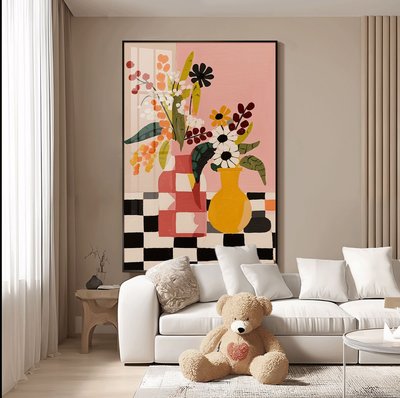 Salon moderne aux tons neutres avec un grand tableau coloré représentant des fleurs en vases Source - Lazada Pinterest