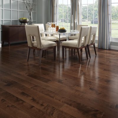 Salle à manger élégante avec plancher en merisier SolidClassic mat de Flordeco