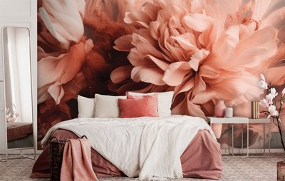 Chambre à coucher moderne décorée dans des tons rose et crème, avec une murale florale géante représentant une fleur de pivoine rose en arrière-plan, lit double habillé de literie blanche et rose poudré, coussins agencés, panier tressé au pied du lit, miroir sur pied à gauche et vase décoratif avec branches fleuries sur une table minimaliste à droite, créant une ambiance douce, féminine et chaleureuse de chez Mural Unique