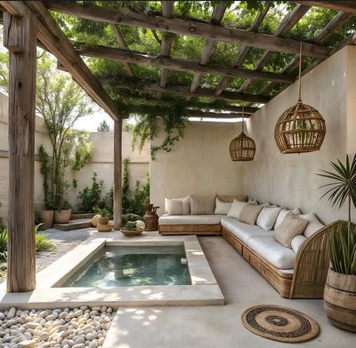 Pergola par gc Pinterest – Pergola en bois rustique avec toit végétalisé, banquettes en rotin et petit bassin décoratif, créant une ambiance zen et naturelle pour la détente extérieure.