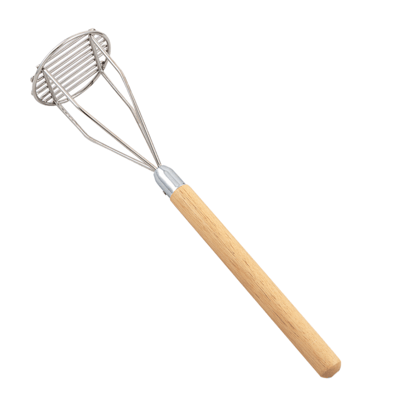 Pilon à pomme de terre en acier inoxydable avec manche en bois, disponible chez Doyon Després