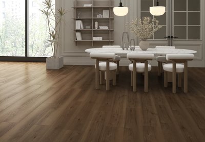 Salle à manger élégante avec plancher stratifié Thunder Hickory de Fuzion Flooring au fini bois riche et chaleureux