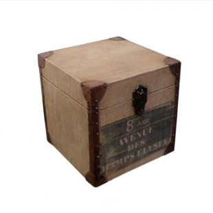 KIF-KIF-COFFRE-ANTIQUE-decorer-salon-rangement-media_antique-ottomans_bancs_coffres_cubes_decoration_design_interieur_ameublement_quebec_canada
