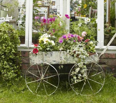 charme-vintage-retro-vieux-meubles-de-jardin-outdooring-amenager-meubler-decorer-cour-arriere-jardin-pieces-exterieures-espace-meubles-exterieurs-decorer-idees-solutions-trucs_conseils_comment_decoration_design_interieur_ameublement_quebec_canada