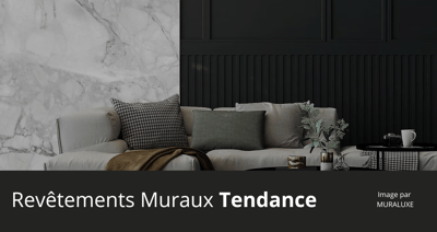 Salon moderne avec revêtements muraux tendance — image design par Muraluxe. Salon moderne avec revêtements muraux tendance incluant mur en marbre blanc et panneaux noirs texturés, canapé beige avec coussins décoratifs, table noire et accessoires contemporains — image design par Muraluxe.