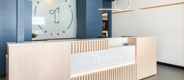 Réception de la salle de montre Thalassa Plomberie Décorative à Québec, spécialiste en plomberie haut de gamme.