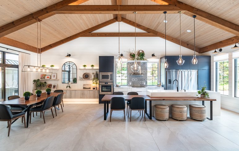 Cuisine contemporaine conçue par Christiane Thibault Designer d’intérieur Cuisine contemporaine conçue par Christiane Thibault Designer d’intérieur, avec poutres apparentes, îlot central, mobilier sur mesure et salle à manger intégrée