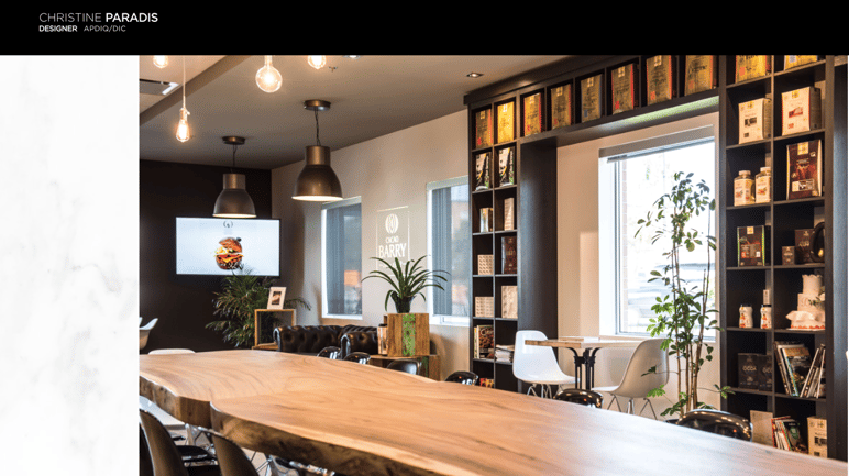 Aménagement intérieur commercial signé Christine Paradis Designer Aménagement intérieur commercial signé Christine Paradis Designer, espace convivial avec mobilier en bois massif, bibliothèque murale et design lumineux