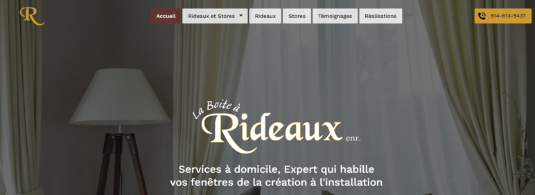 Page d’accueil du site La Boîte à Rideaux enr., illustrant un intérieur élégant avec rideaux sur mesure, et texte d’introduction sur les services de l’entreprise