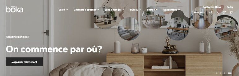 Meuble en Bois avec des Décorations sur le Dessus de chez Magasin Boka