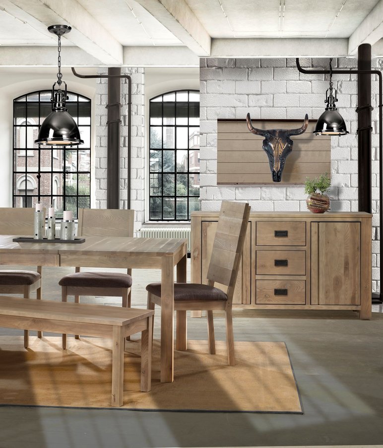 Salle à manger au style rustique industriel de chez Meubles Arboit-Poitras Ensemble de salle à manger en bois massif avec banc et chaises, dans un décor industriel avec luminaires noirs et murs de briques blanches de chez Meubles Arboit-Poitras