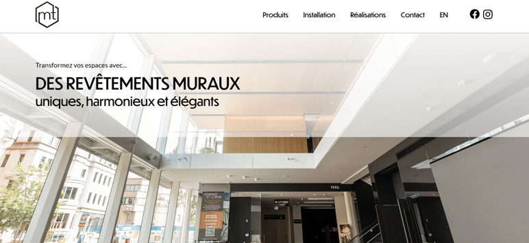 Mur Tendance - Hall d’entrée lumineux avec revêtements muraux modernes et élégants à Montréal