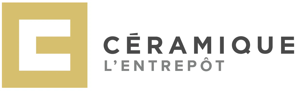 Logo de Céramique L’Entrepôt avec un C stylisé doré et le nom de l’entreprise en lettres majuscules noires Logo de Céramique L’Entrepôt avec un C stylisé doré et le nom de l’entreprise en lettres majuscules noires