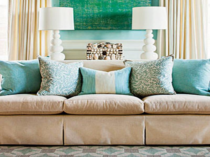 cinq-COUSSINS-accessoires-decorer-salon-idees-solutions-trucs_conseils_comment_decoration_design_interieur_ameublement_quebec_canada