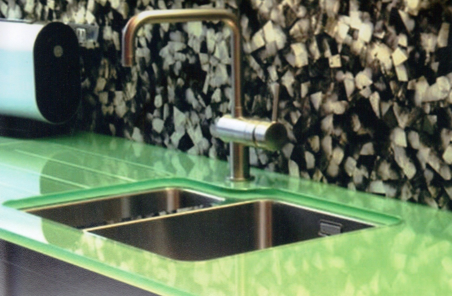 comptoir-de-verre-decorer-cuisine-idees-solutions-trucs_conseils_comment_decoration_design_interieur_ameublement_quebec_canada