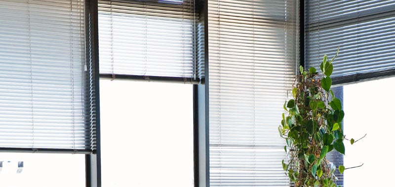 store-metallique-select-blinds-decorer-salon-idees-solutions-trucs_conseils_comment_decoration_design_interieur_ameublement_quebec_canada