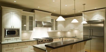 Un éclairage parfait! SOURCE: http://www.kitchen-lighting-tips.com