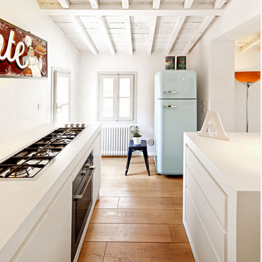 réfrigérateur-frigo-retro-vintage-smeg-decorer-cuisine-idees-solutions-trucs_conseils_comment_decoration_design_interieur_ameublement_quebec_canada