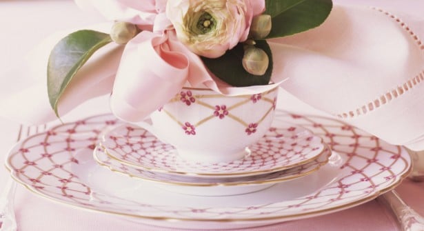 vaisselle-couvert-assiettes-faience-decorer-cuisine-idees-solutions-trucs_conseils_comment_decoration_design_interieur_ameublement_quebec_canada