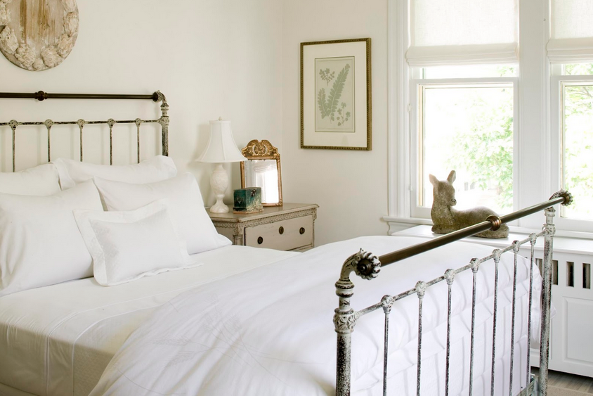 blanc-petite-chambre-des-maitres-a-coucher-chambres-decoration-meubles-meuble-meubler-ameublement_quebec_canada-decorer_deco_idees_trucs_conseils_comment_decoration_interieure_design_interieur