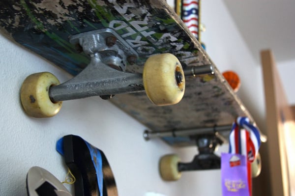 etagere-skateboards-skate-planche-style_decor_decoration_post-moderne_punk_ameublement_quebec_canada